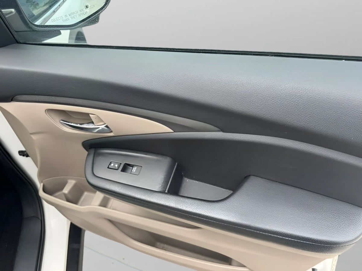 Photo 13 of this Honda Pilot
