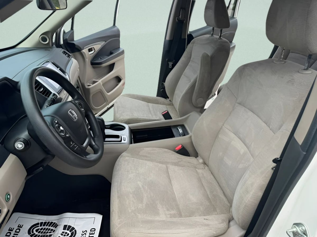 Photo 17 of this Honda Pilot
