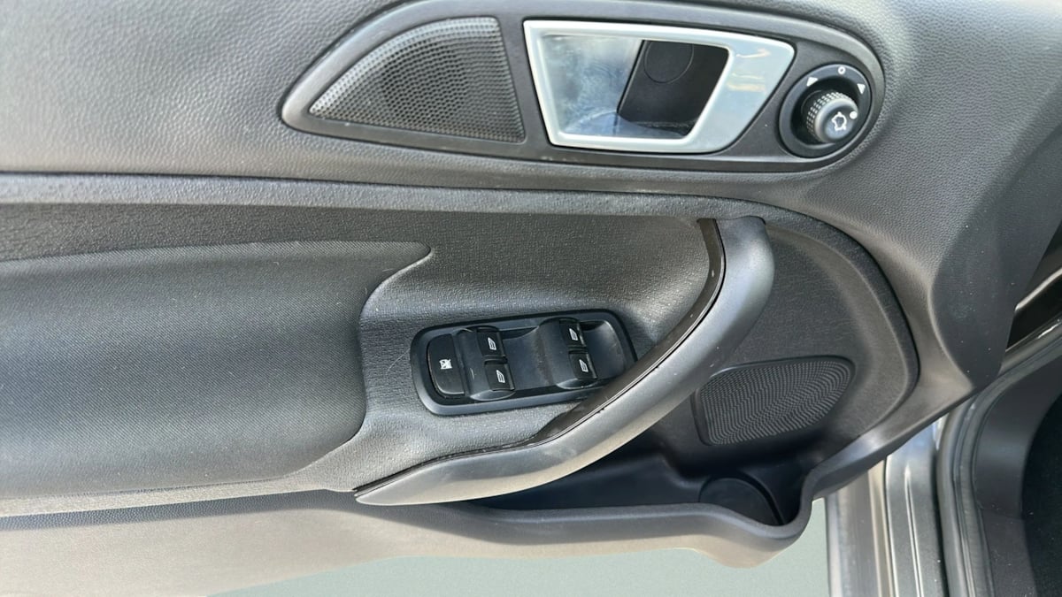 Photo 14 of this Ford Fiesta