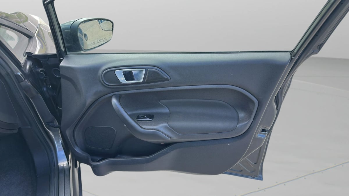 Photo 16 of this Ford Fiesta
