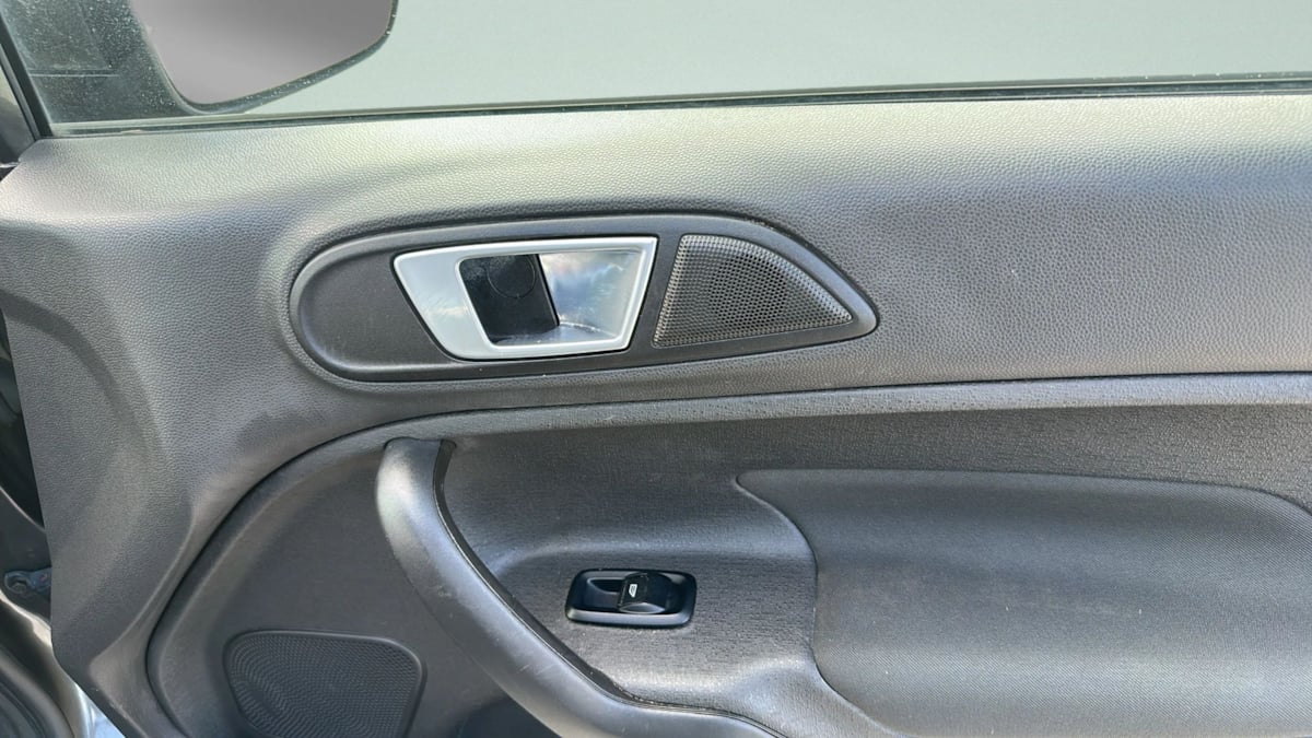 Photo 17 of this Ford Fiesta