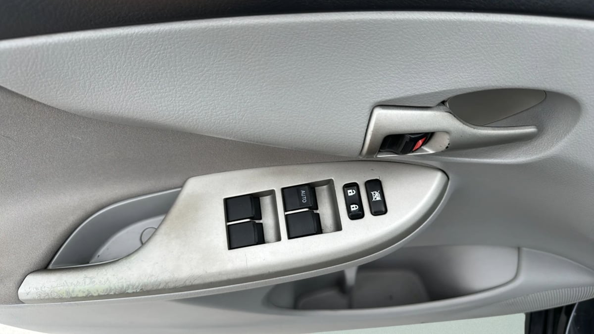 Photo 13 of this Toyota Corolla