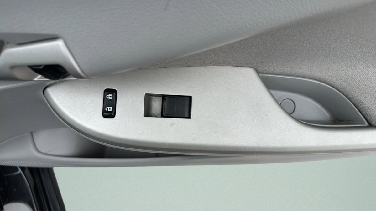 Photo 15 of this Toyota Corolla