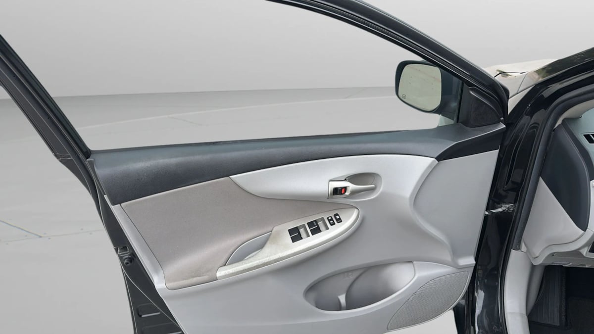 Photo 18 of this Toyota Corolla
