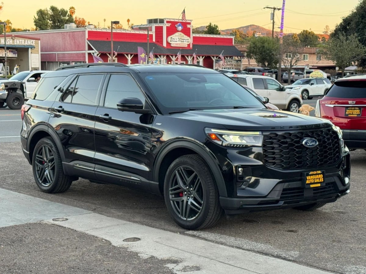 Photo 2 of this Ford Explorer