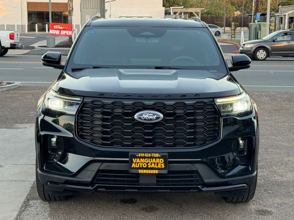 Photo 3 of this Ford Explorer