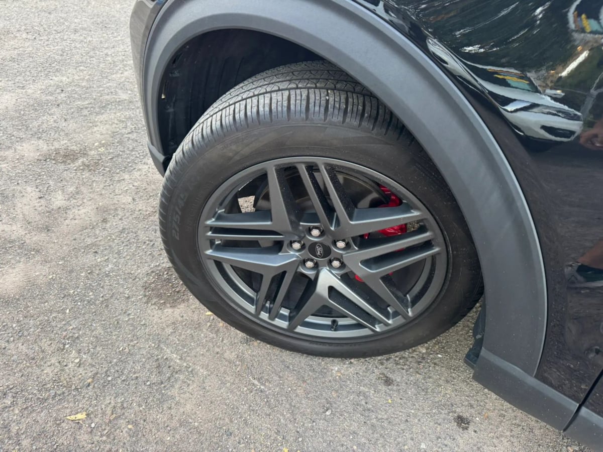 Photo 9 of this Ford Explorer