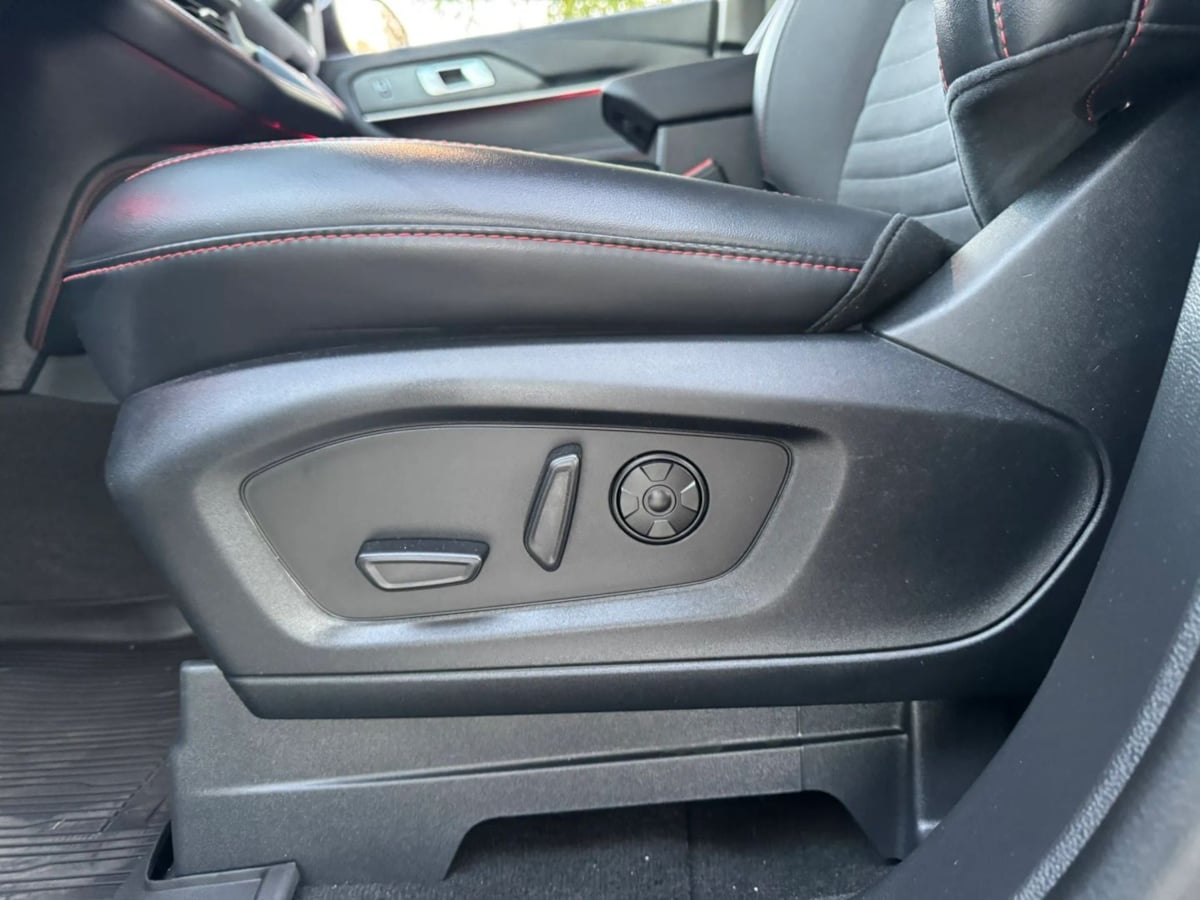 Photo 13 of this Ford Explorer