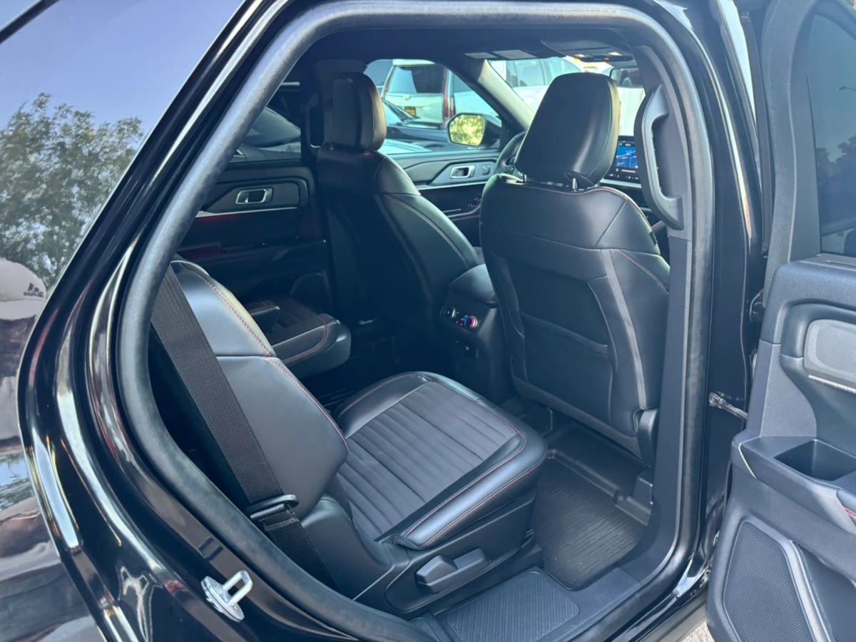 Photo 21 of this Ford Explorer