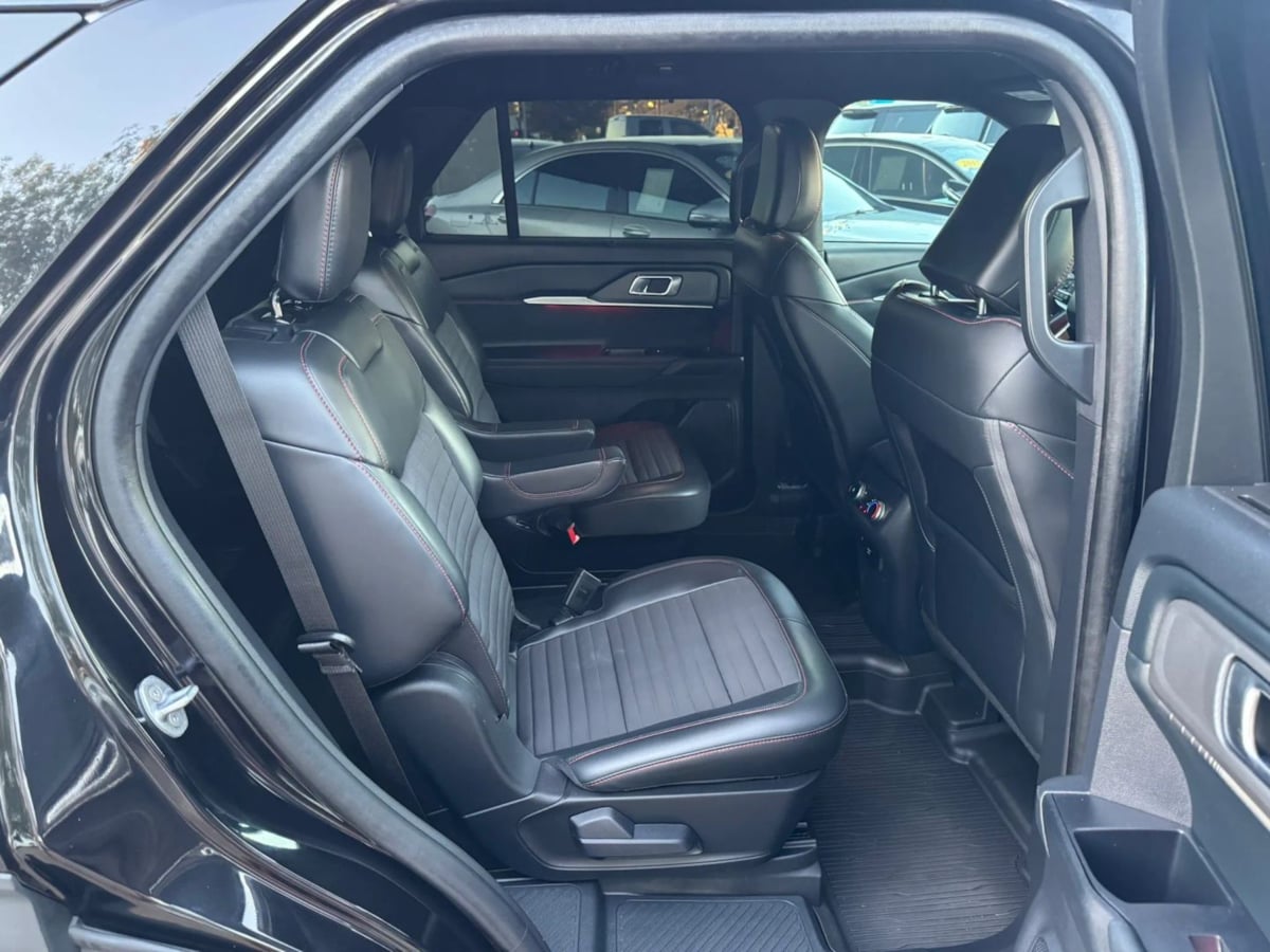Photo 22 of this Ford Explorer