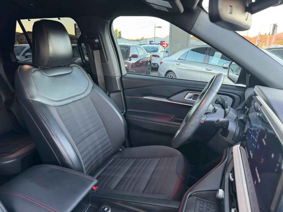 Photo 27 of this Ford Explorer