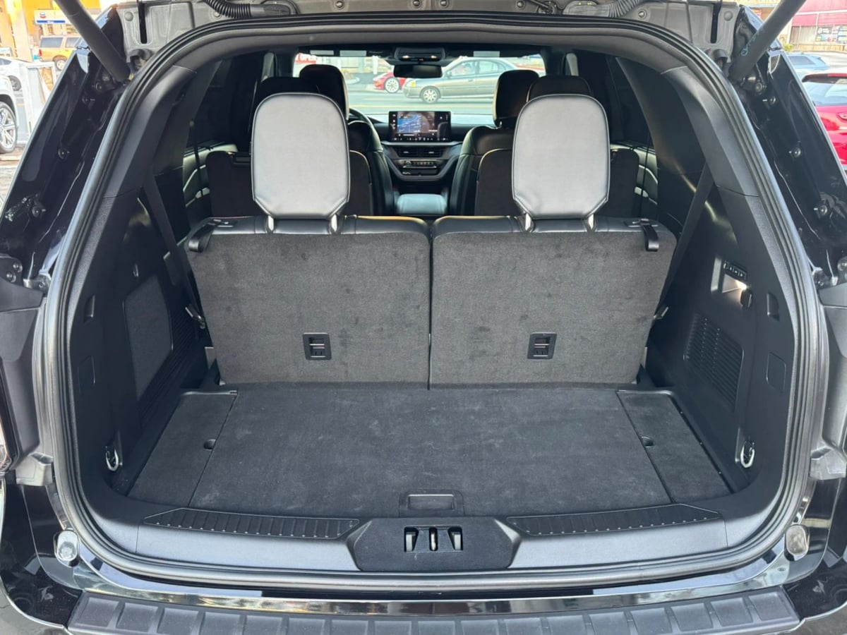 Photo 28 of this Ford Explorer