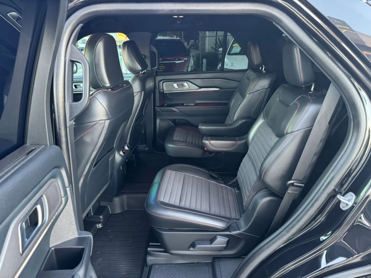 Photo 30 of this Ford Explorer