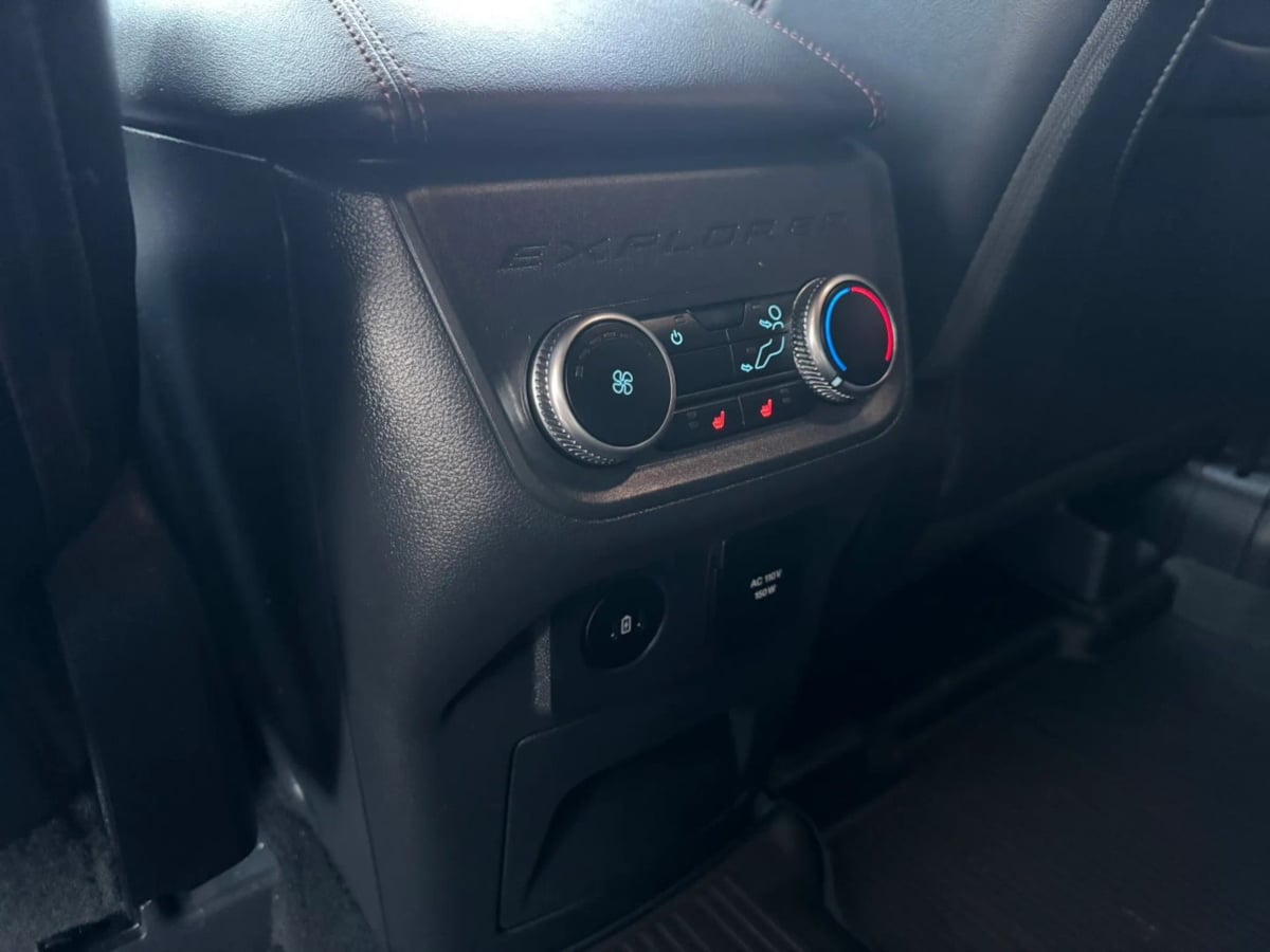 Photo 32 of this Ford Explorer