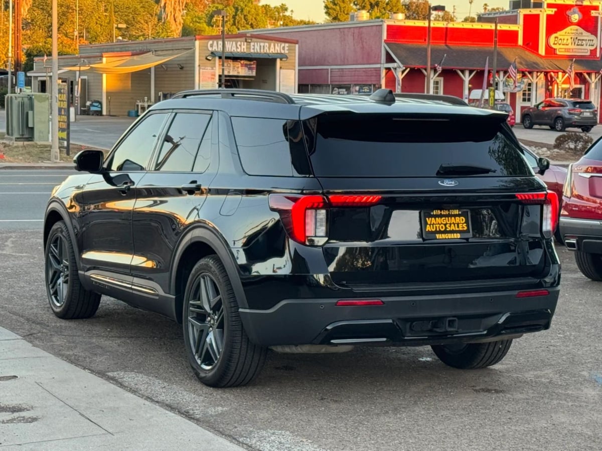 Photo 33 of this Ford Explorer