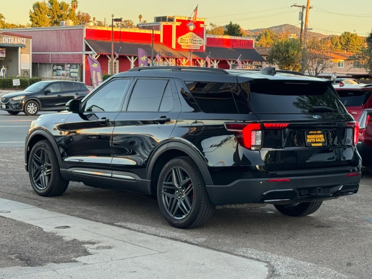 Photo 34 of this Ford Explorer