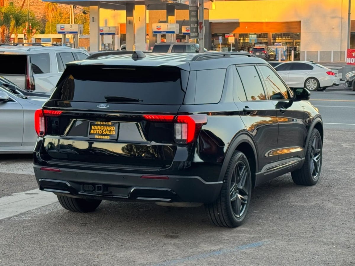 Photo 36 of this Ford Explorer