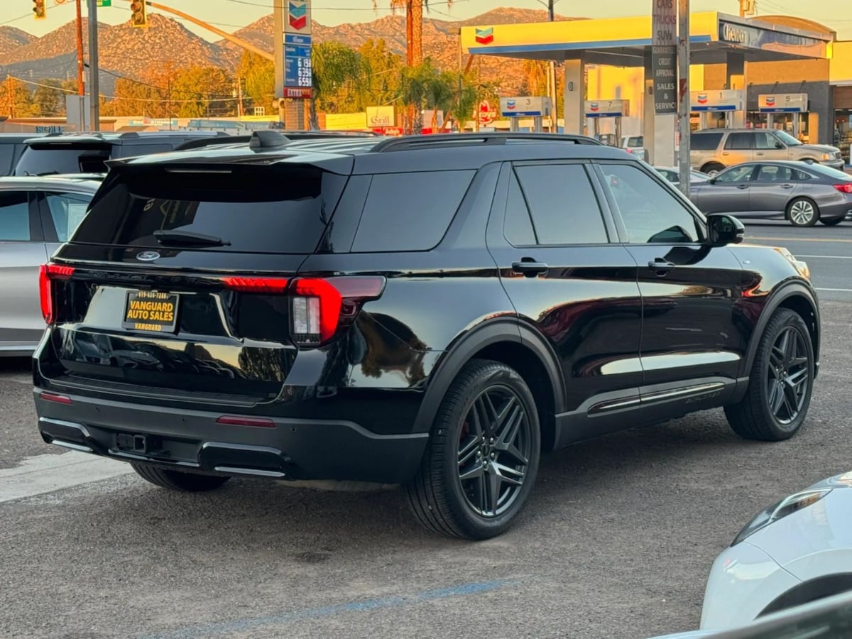 Photo 37 of this Ford Explorer