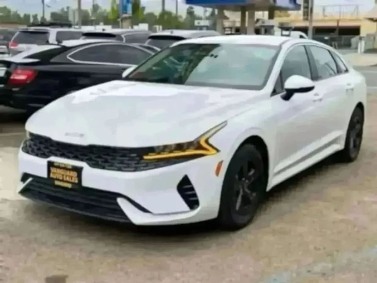 2023 Kia K5 LXS - Photo 8