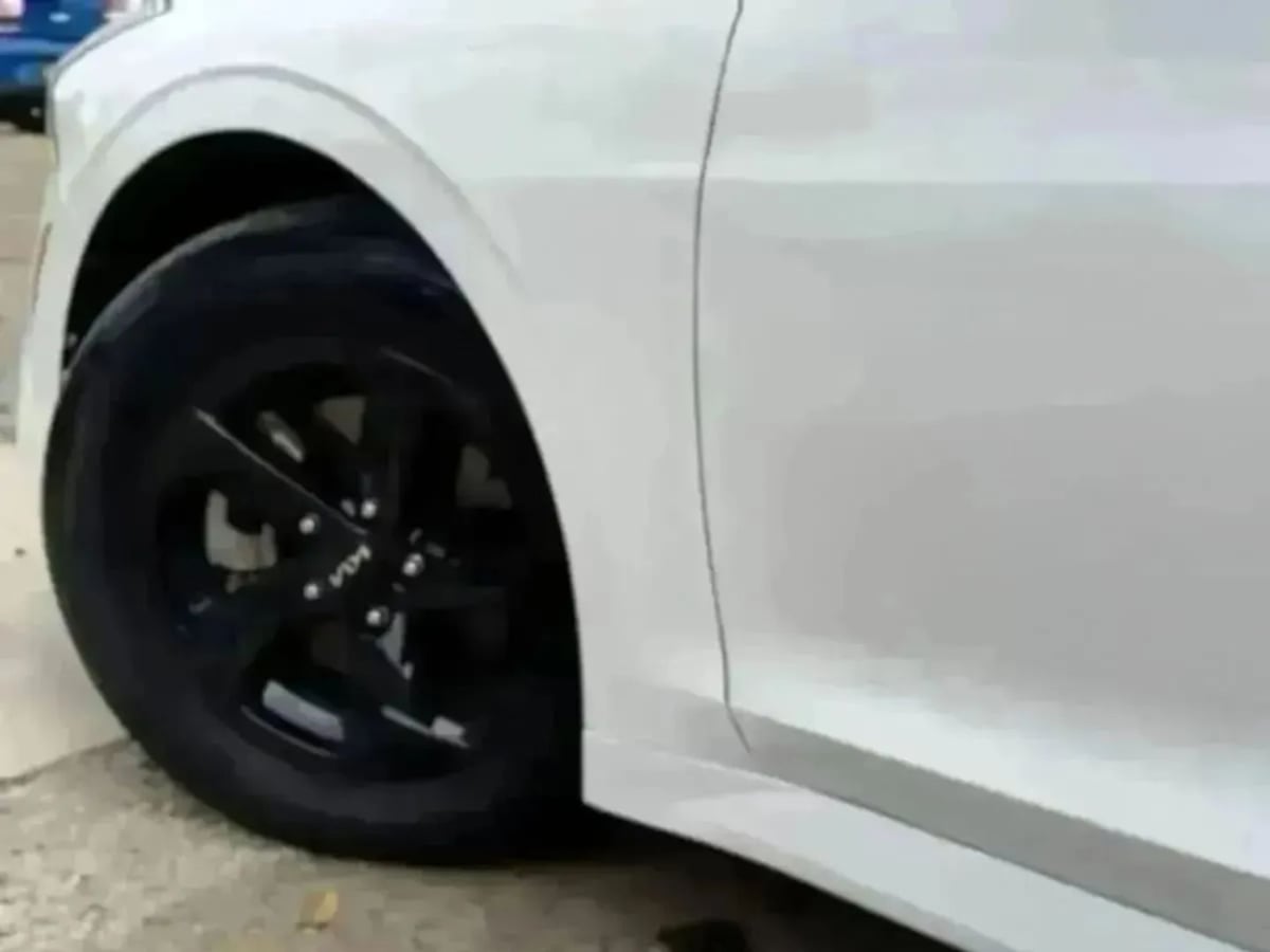 2023 Kia K5 LXS - Photo 9