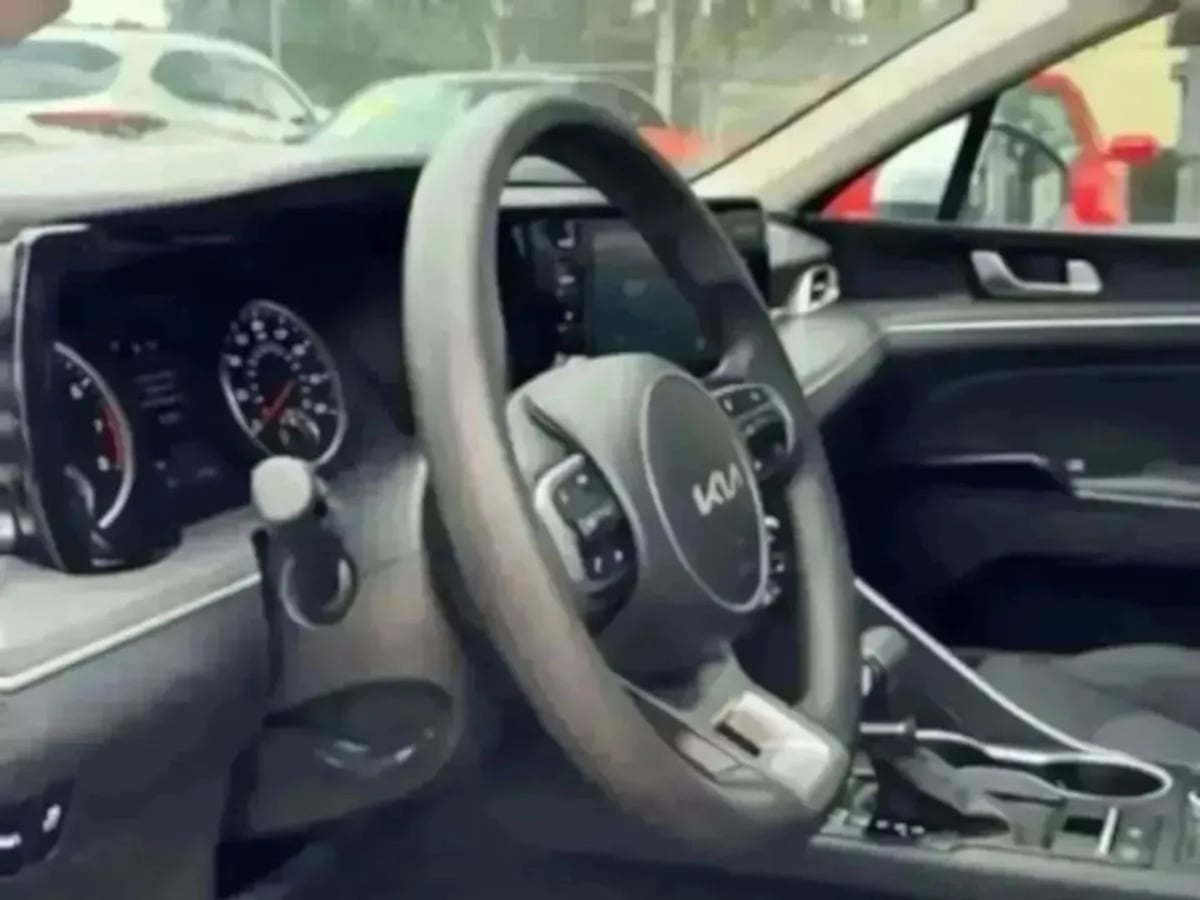 2023 Kia K5 LXS - Photo 10