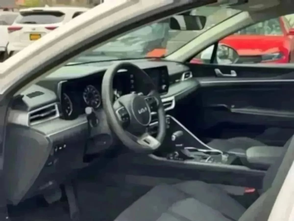 2023 Kia K5 LXS - Photo 12