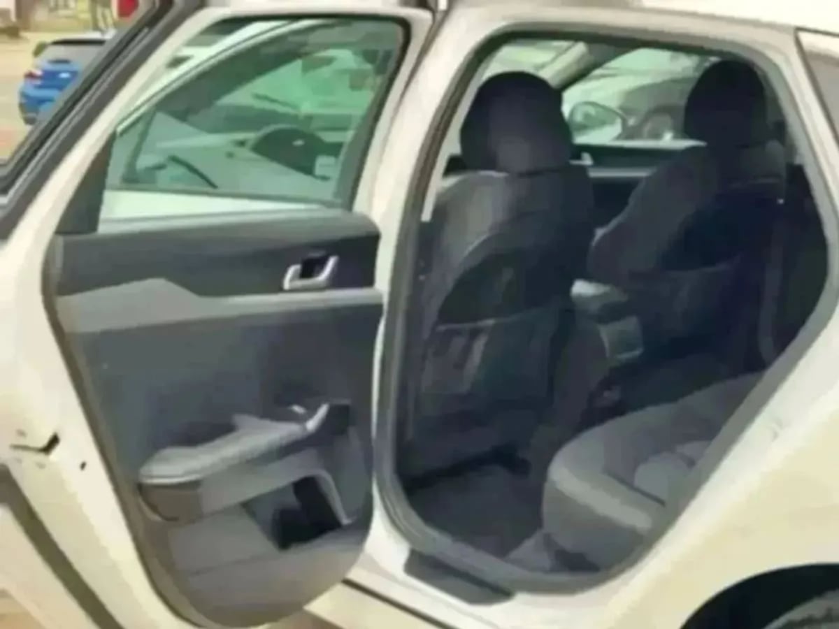 2023 Kia K5 LXS - Photo 17
