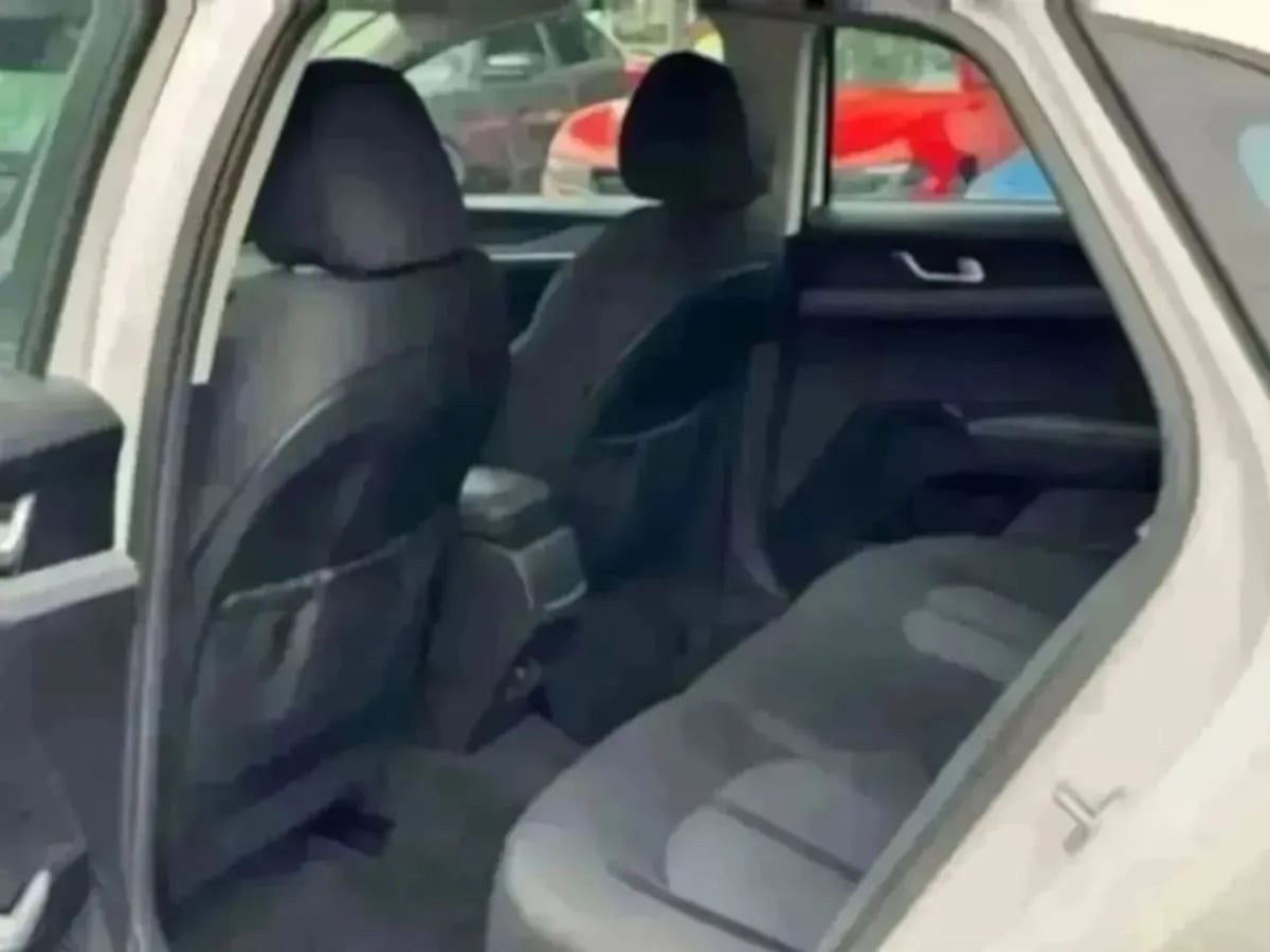2023 Kia K5 LXS - Photo 18