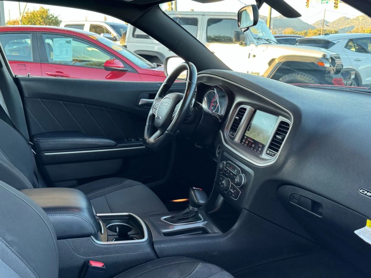 2022 Dodge Charger SXT - Photo 13