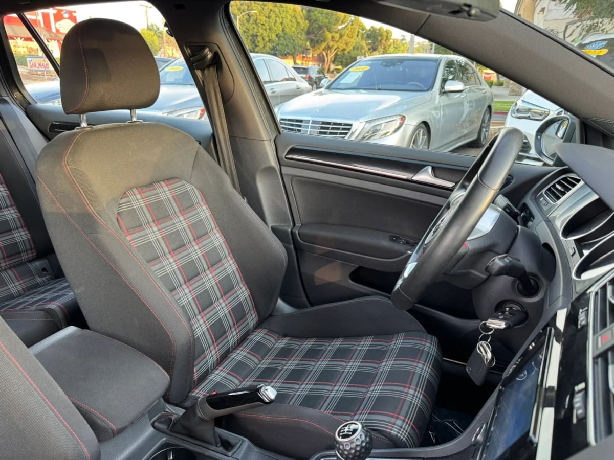 Photo 26 of this Volkswagen Golf GTI