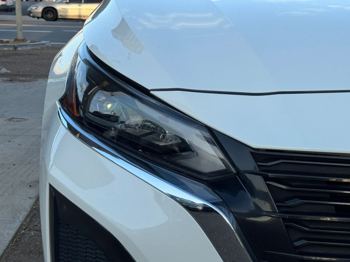 Photo 5 of this Nissan Altima