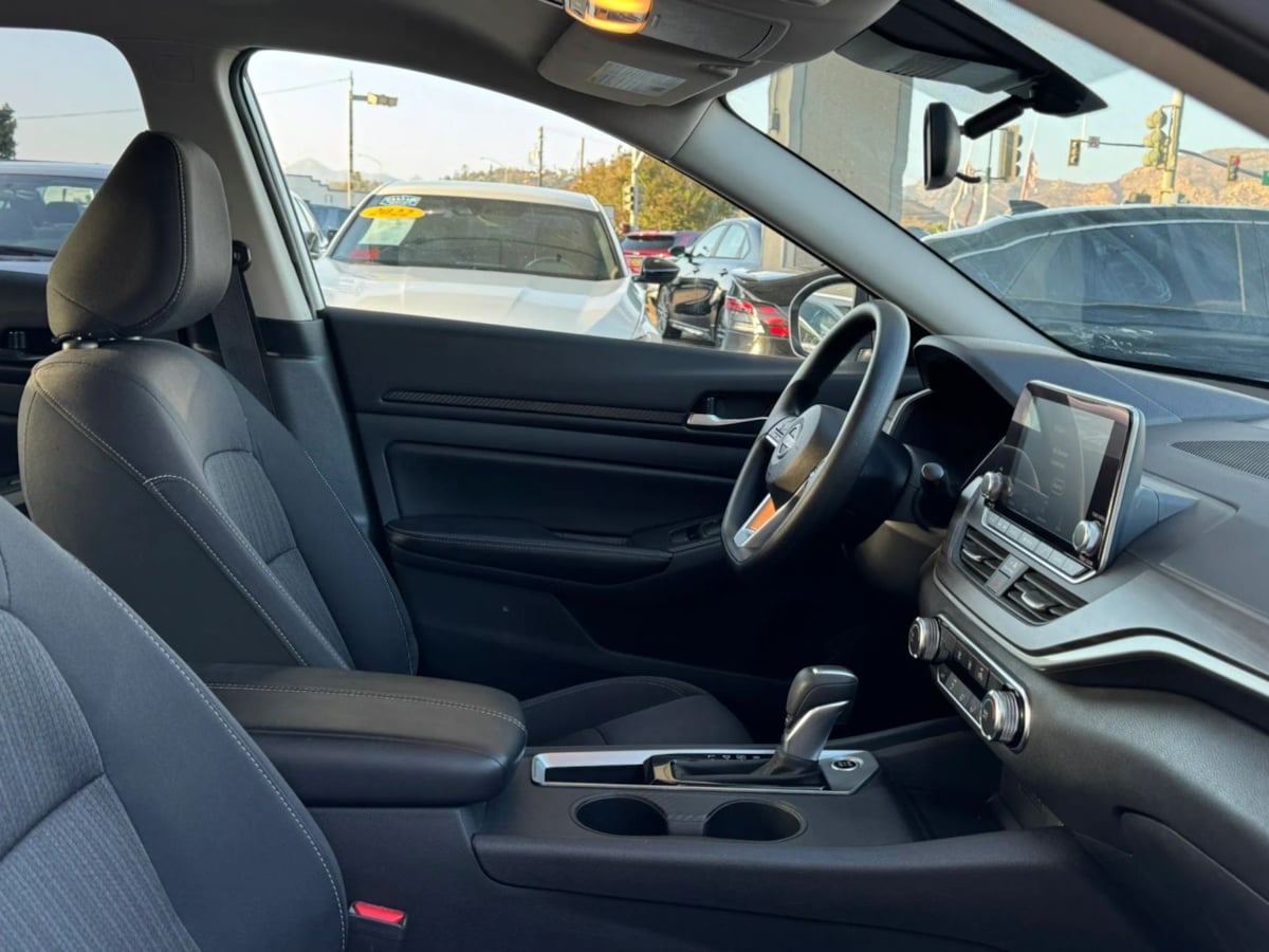 Photo 11 of this Nissan Altima