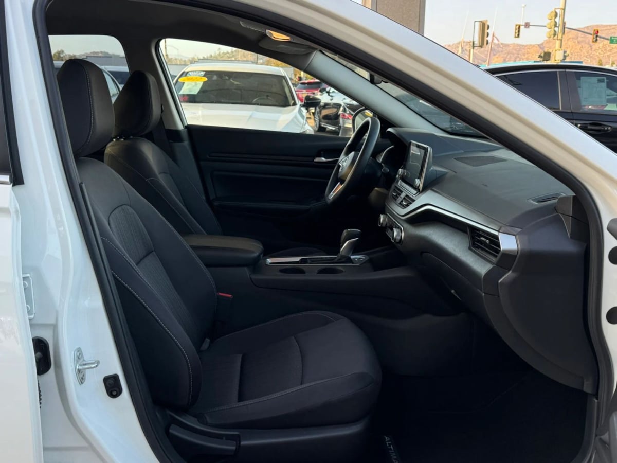 Photo 12 of this Nissan Altima