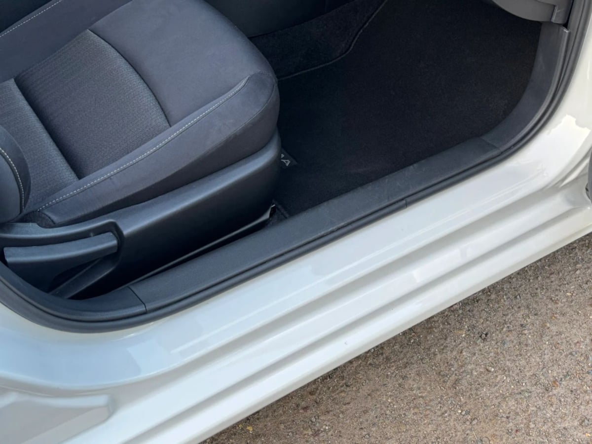 Photo 15 of this Nissan Altima