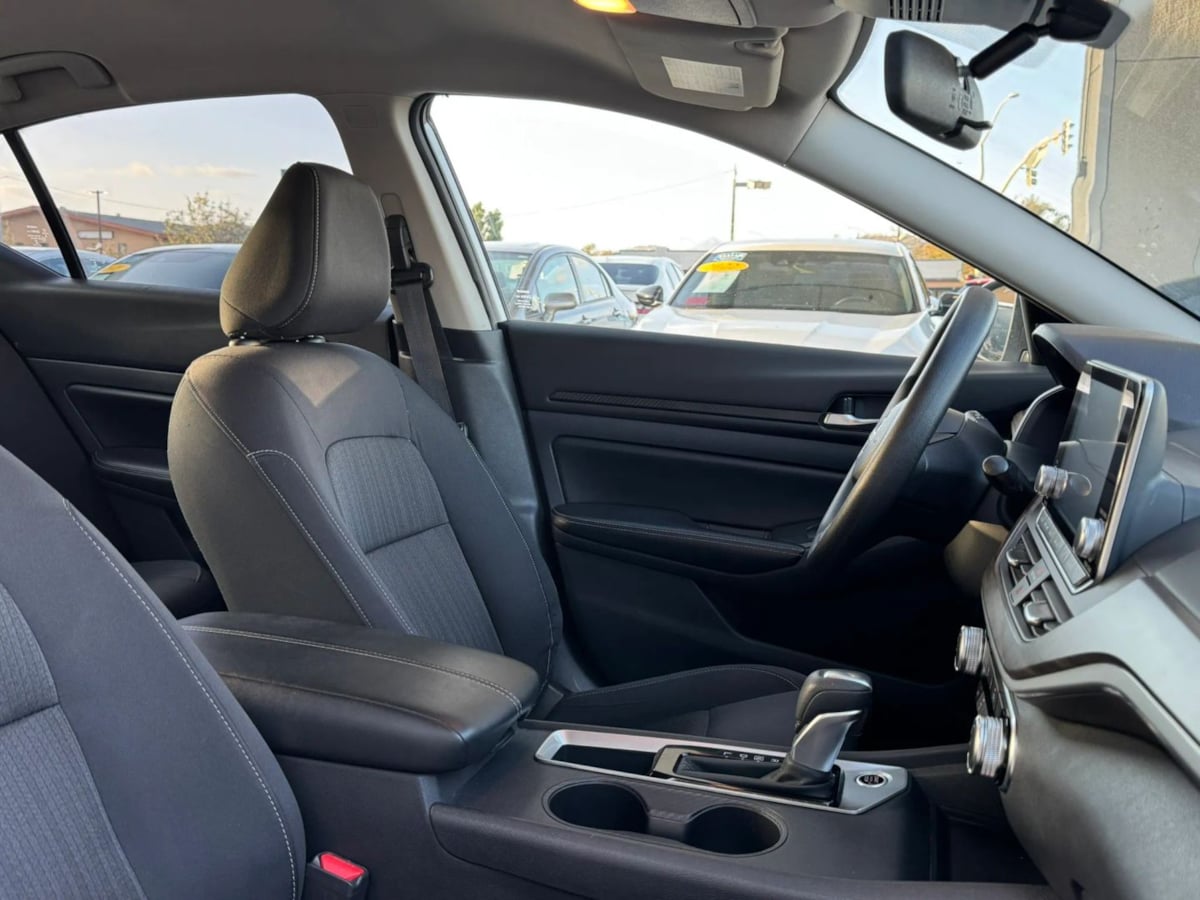 Photo 18 of this Nissan Altima