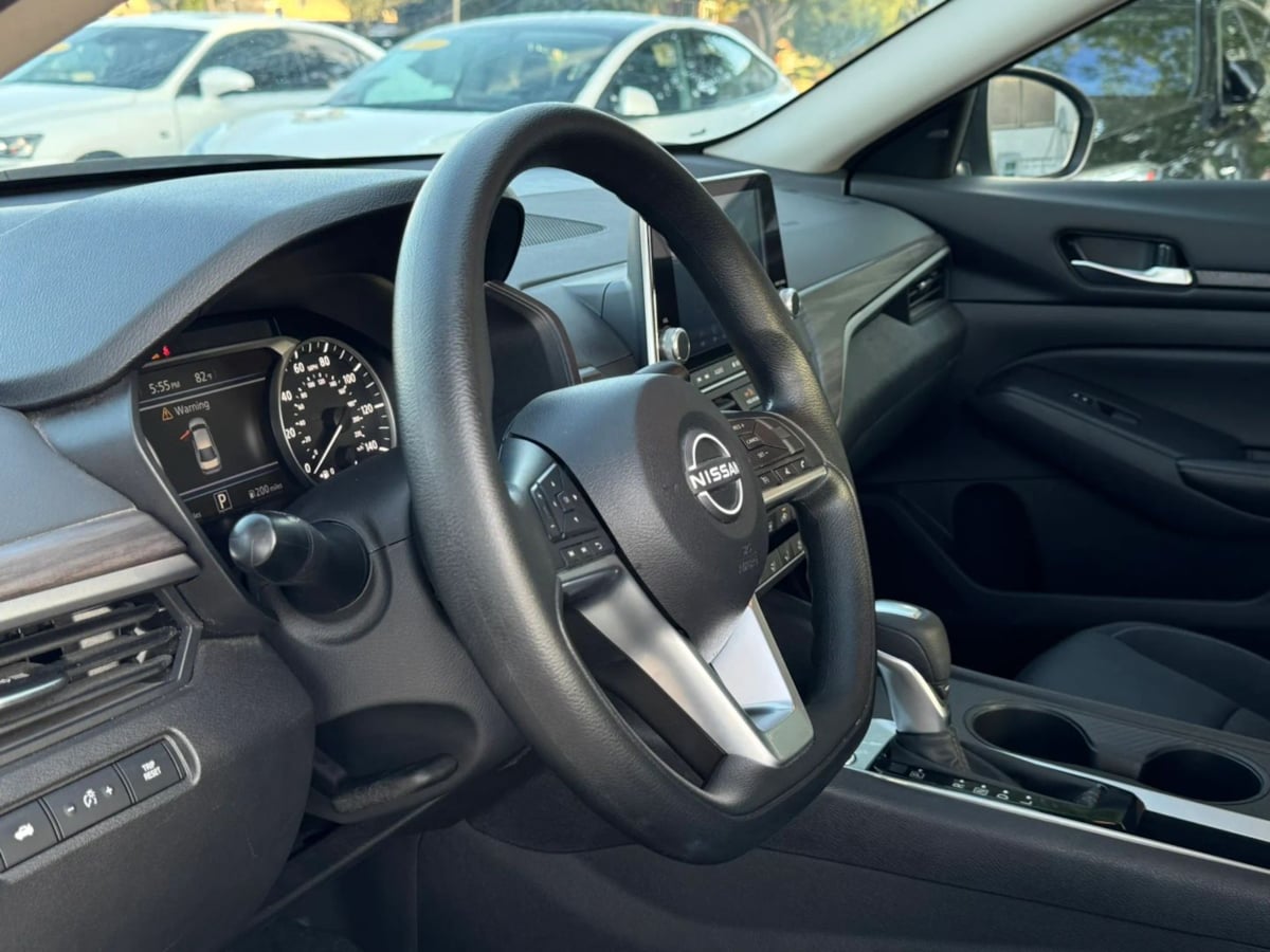 Photo 22 of this Nissan Altima