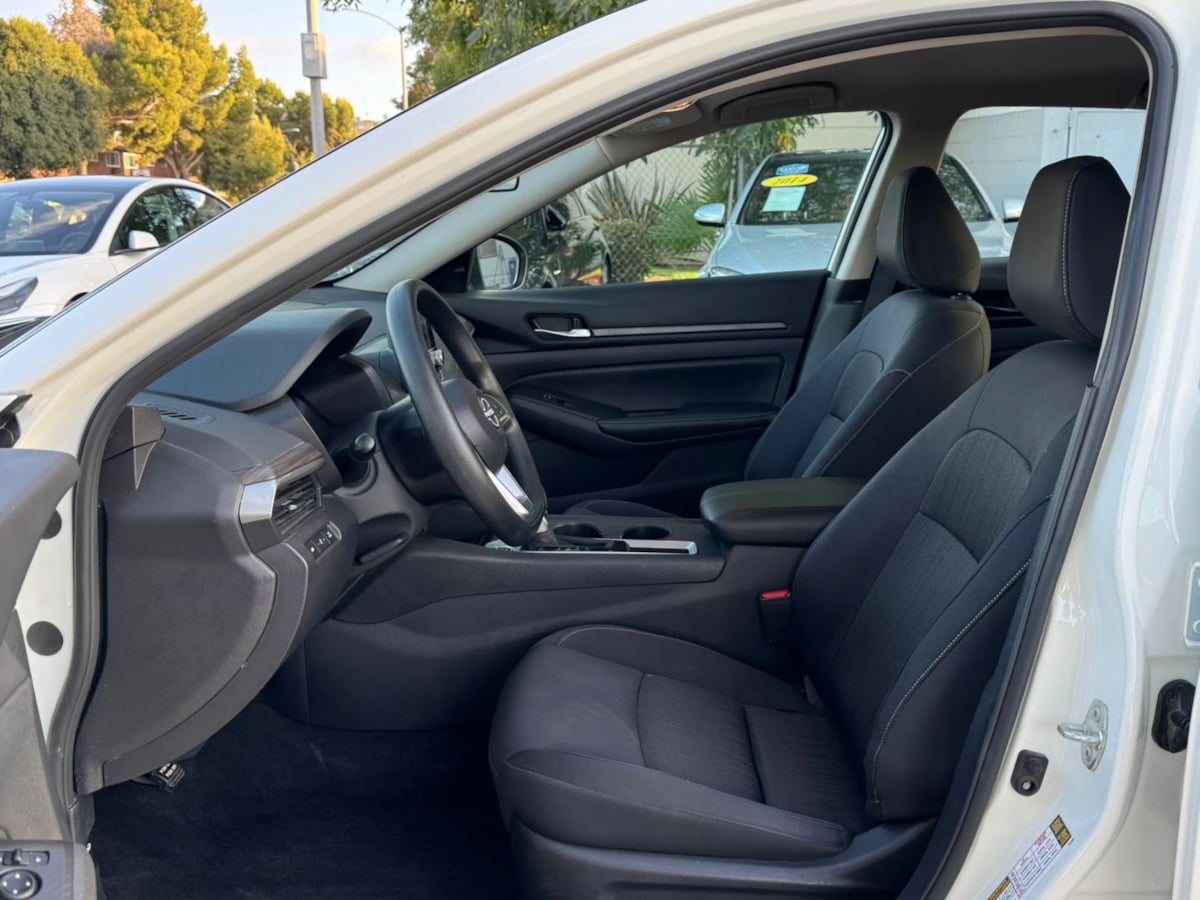 Photo 24 of this Nissan Altima