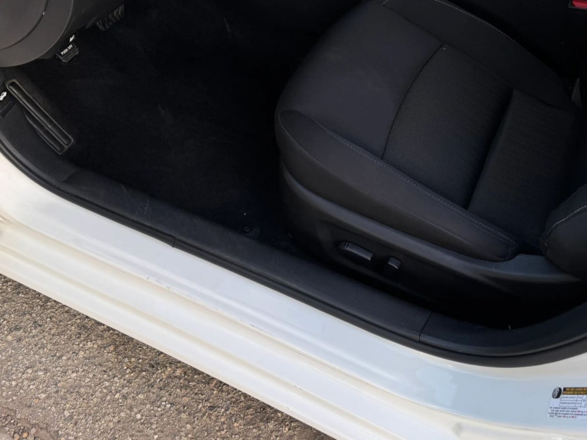 Photo 25 of this Nissan Altima