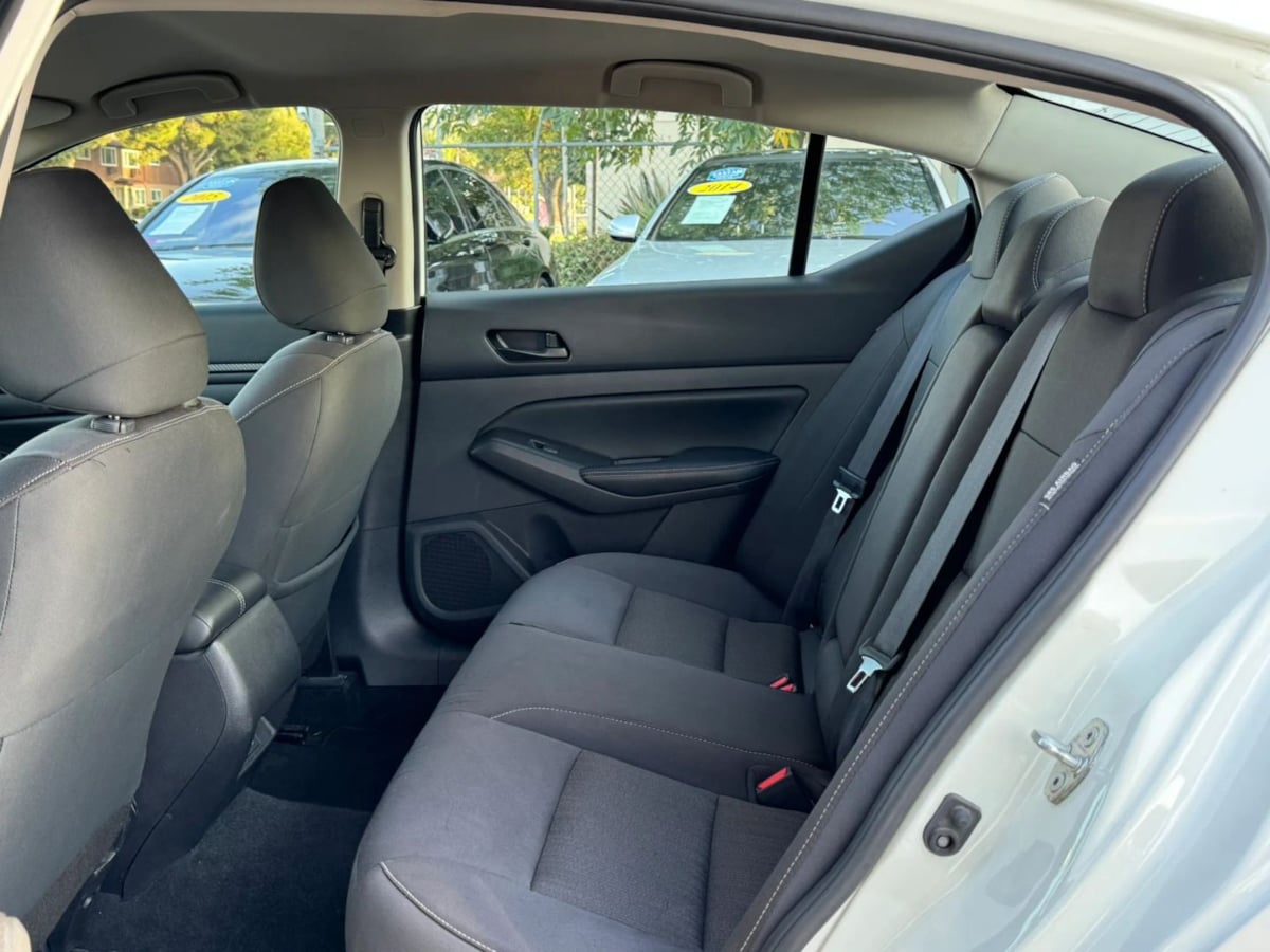 Photo 28 of this Nissan Altima