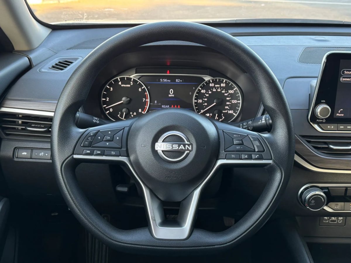 Photo 29 of this Nissan Altima