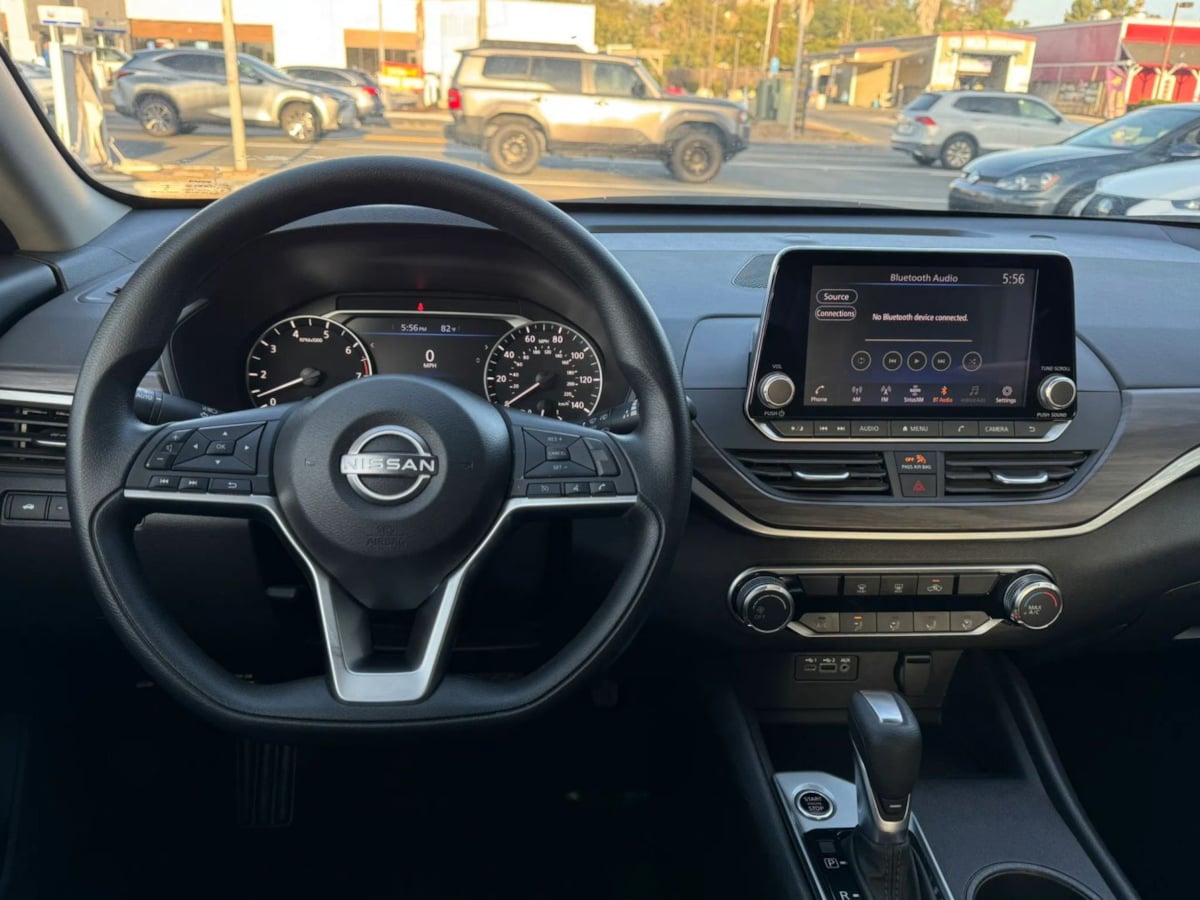 Photo 30 of this Nissan Altima