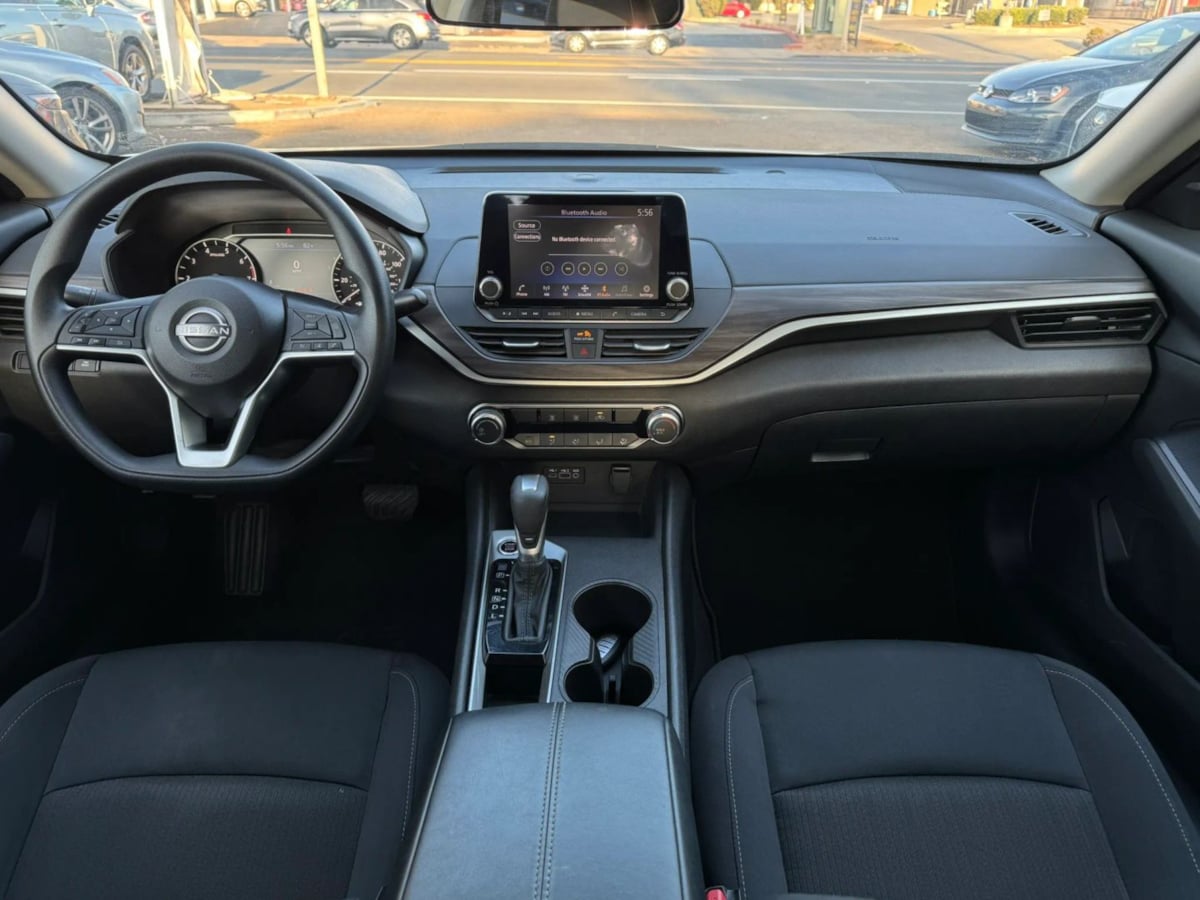 Photo 31 of this Nissan Altima