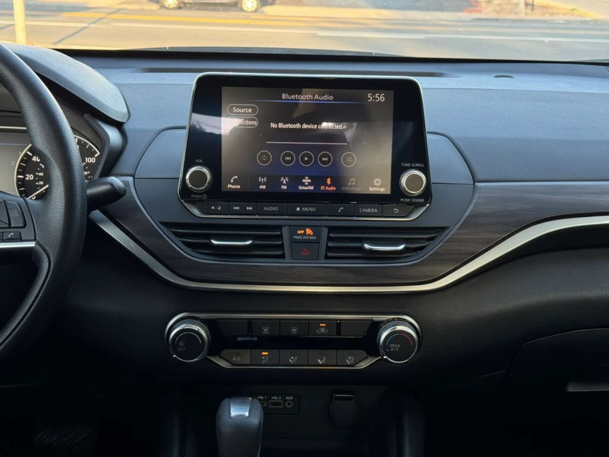 Photo 32 of this Nissan Altima