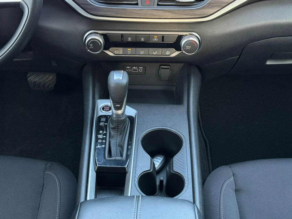 Photo 33 of this Nissan Altima