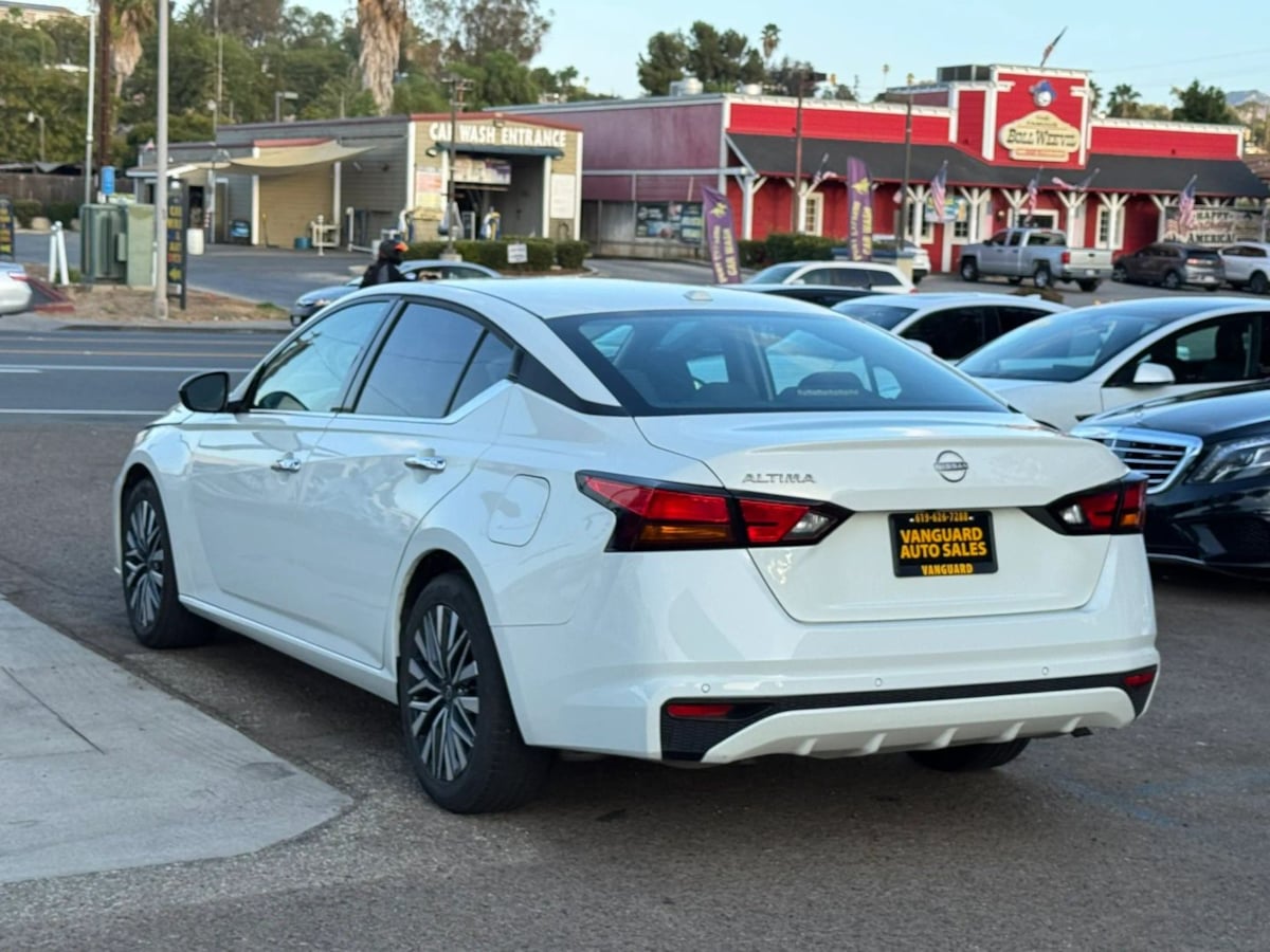 Photo 39 of this Nissan Altima