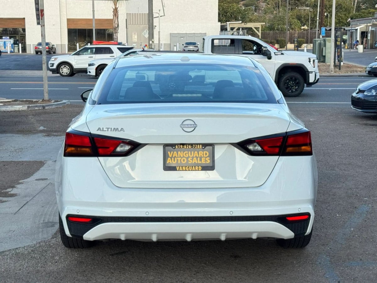Photo 40 of this Nissan Altima