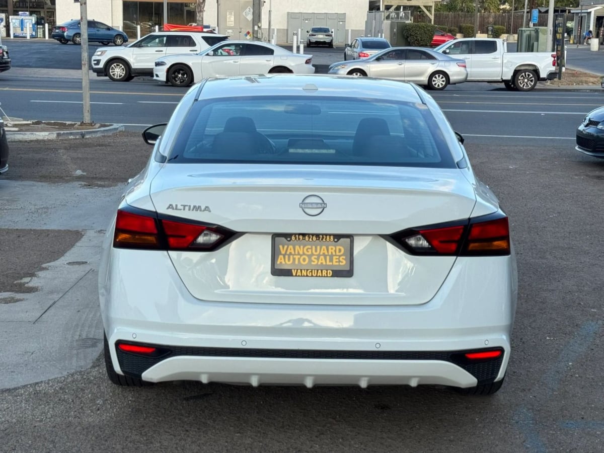 Photo 41 of this Nissan Altima
