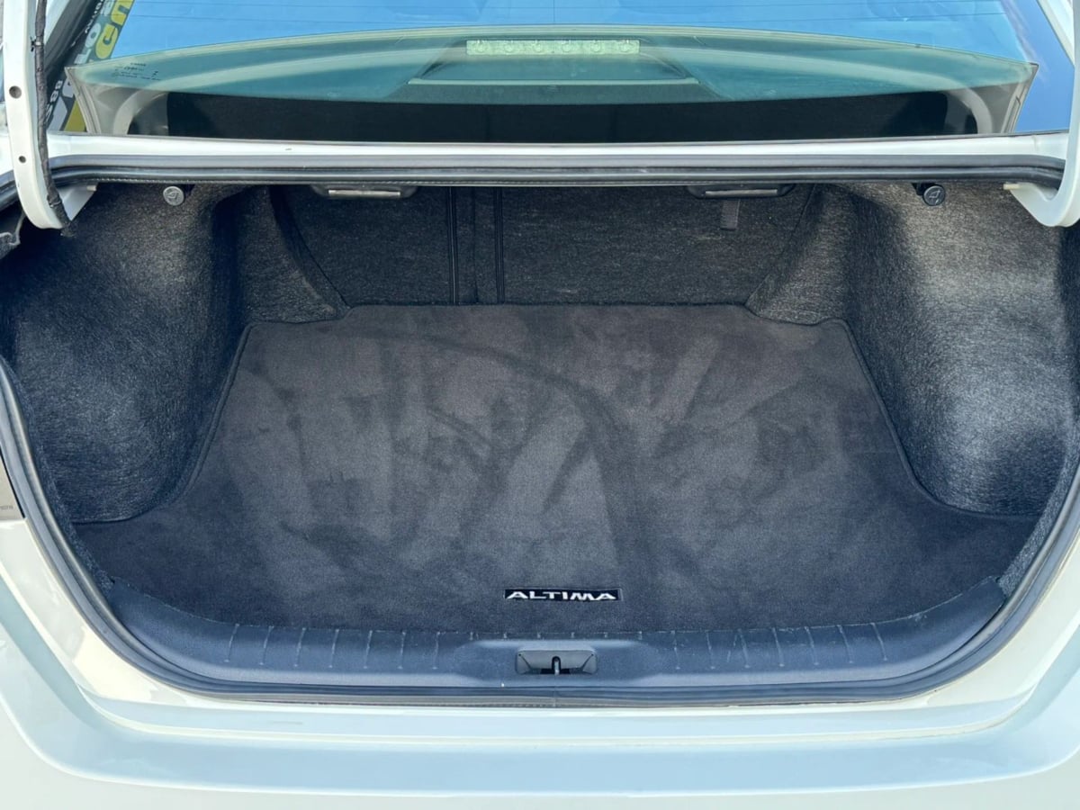 Photo 43 of this Nissan Altima