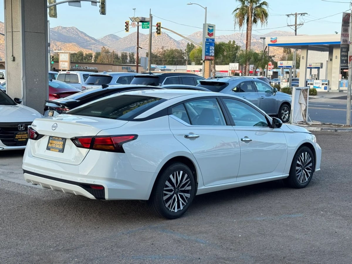 Photo 44 of this Nissan Altima