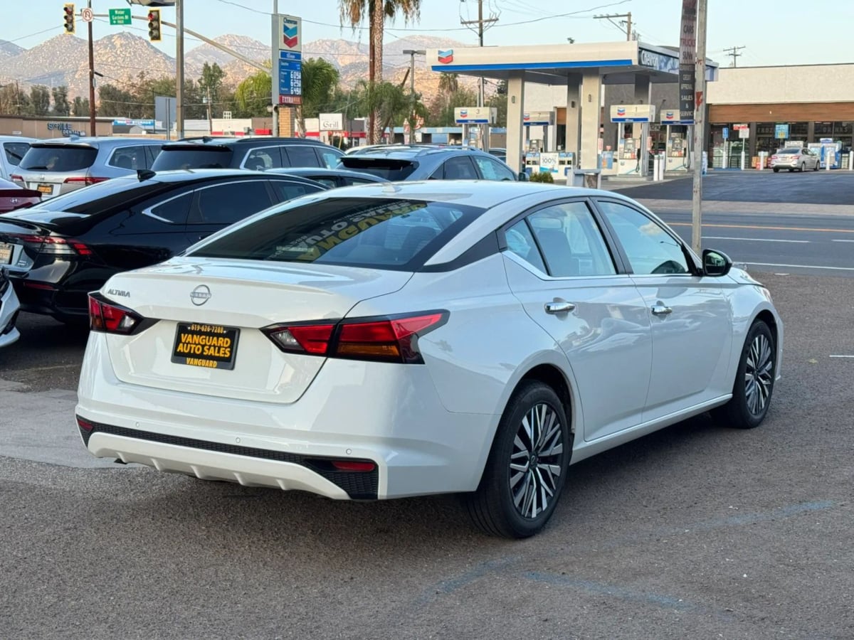 Photo 45 of this Nissan Altima